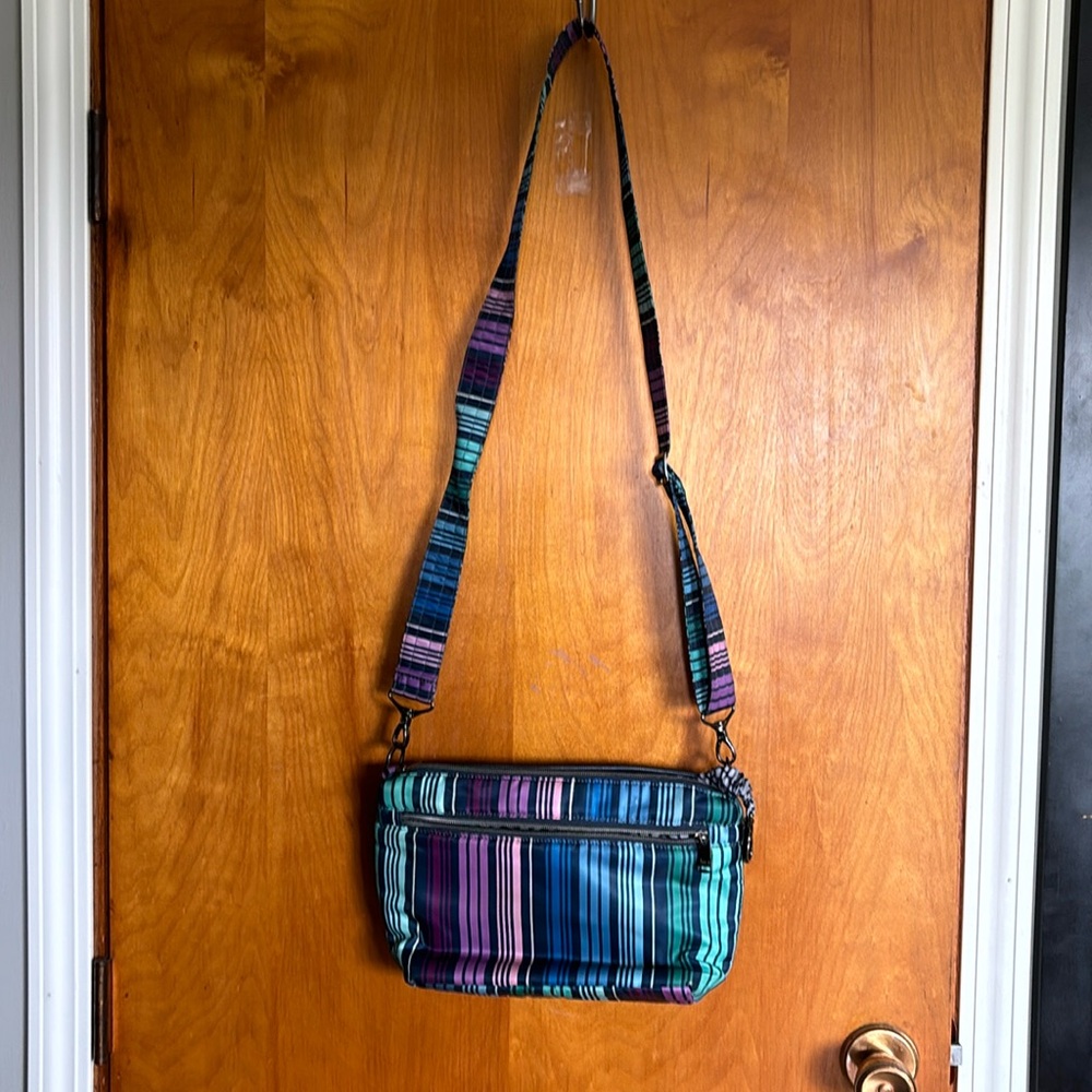 Adorable crossbody!